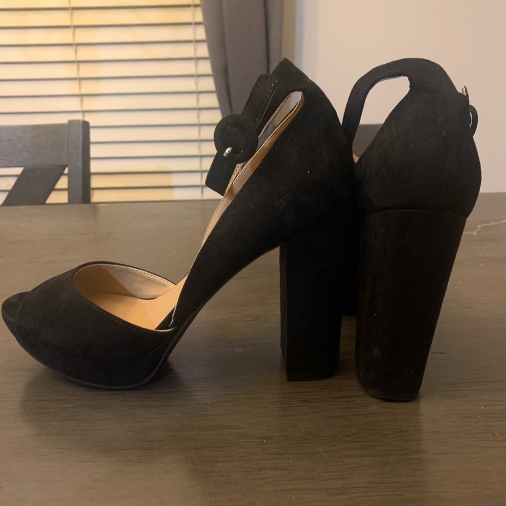 Women Black heels size 9